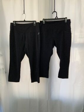 Bundled capri leggings